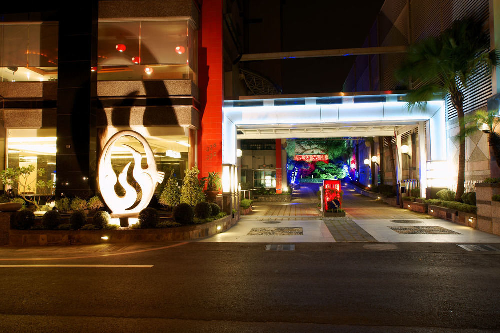 YHC Hotel Tainan Buitenkant foto